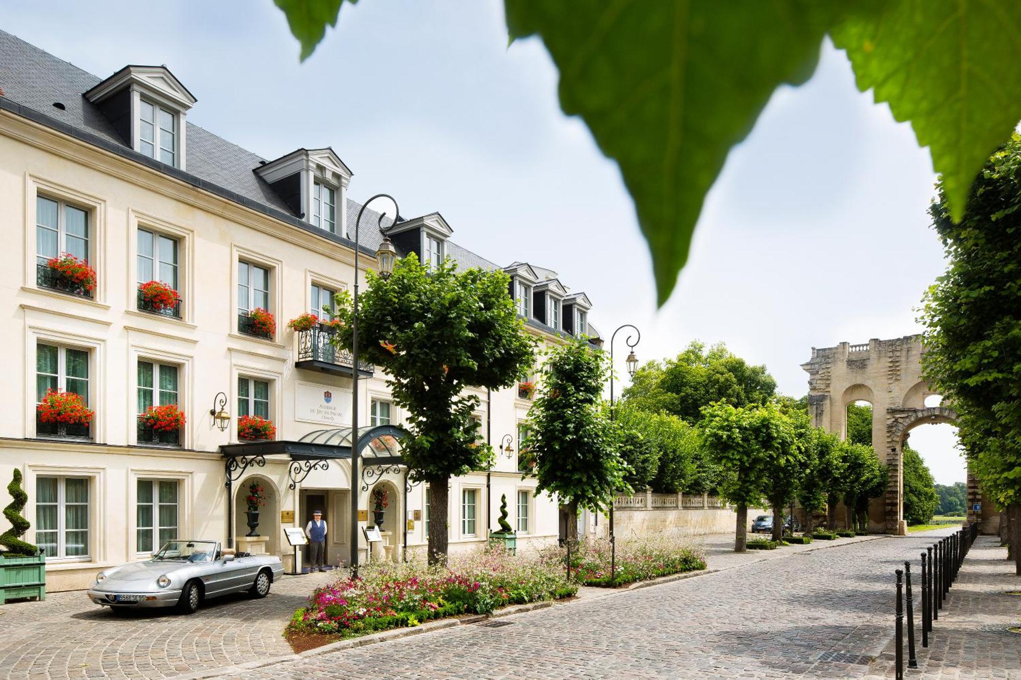 Auberge Du Jeu De Paume Chantilly Exteriör bild