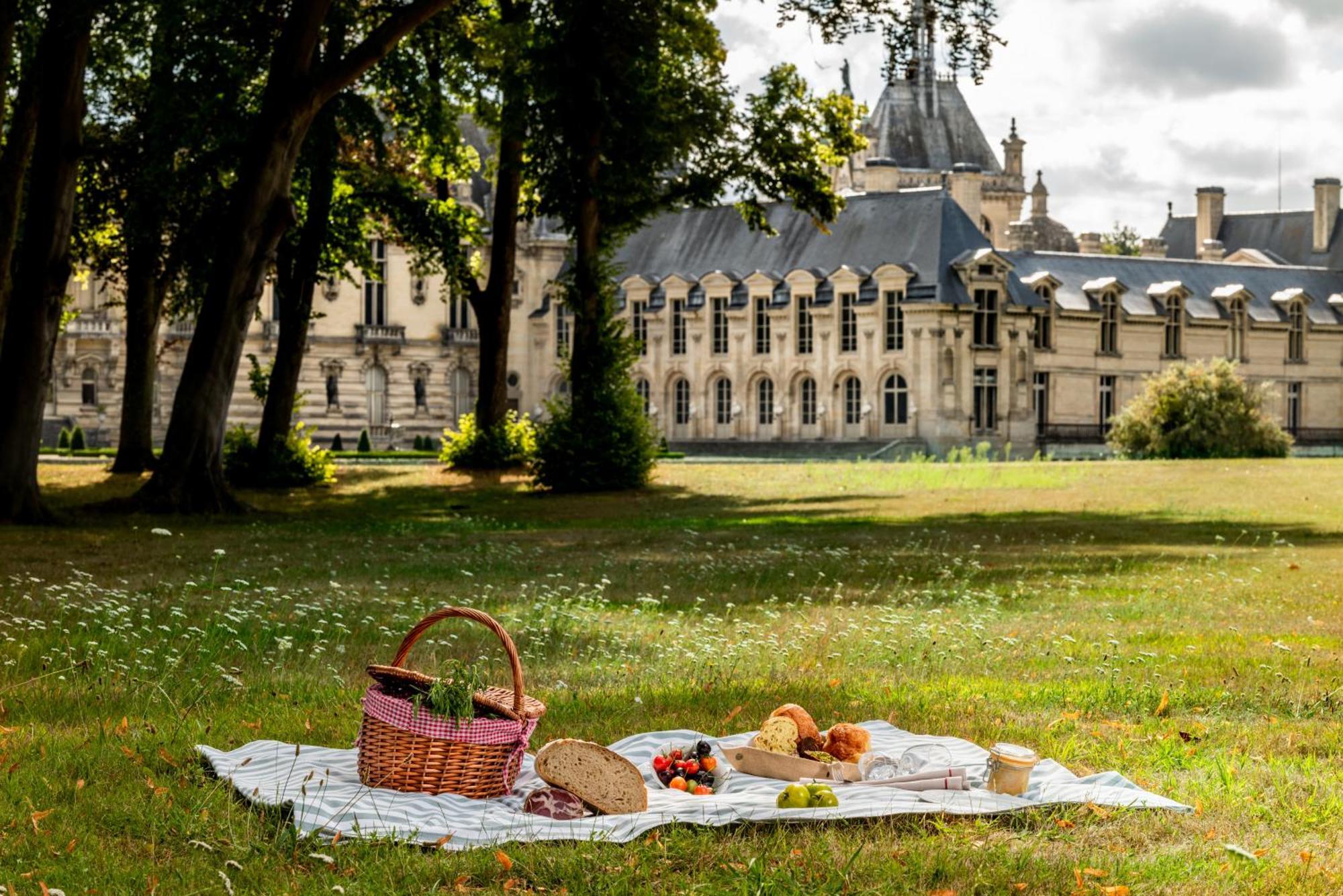 Auberge Du Jeu De Paume Chantilly Exteriör bild