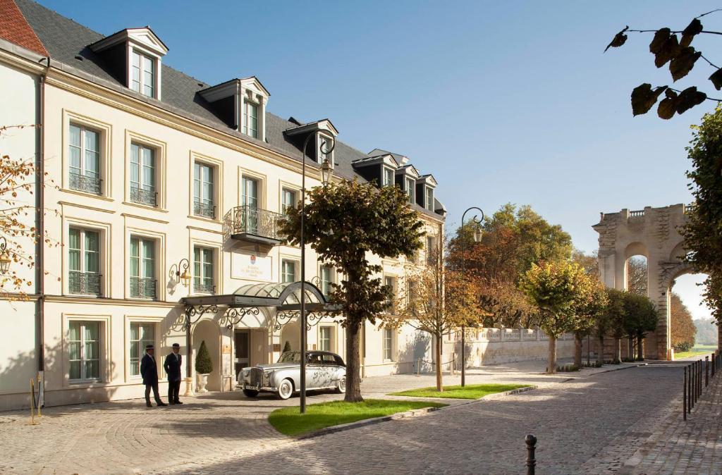 Auberge Du Jeu De Paume Chantilly Exteriör bild